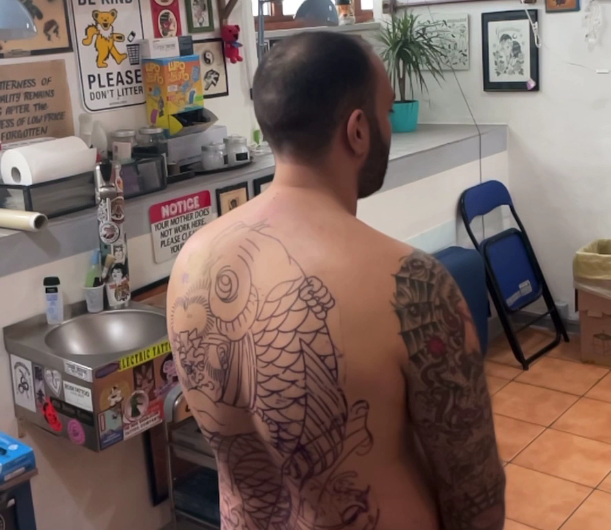 Tatuaggio koi in lavorazione